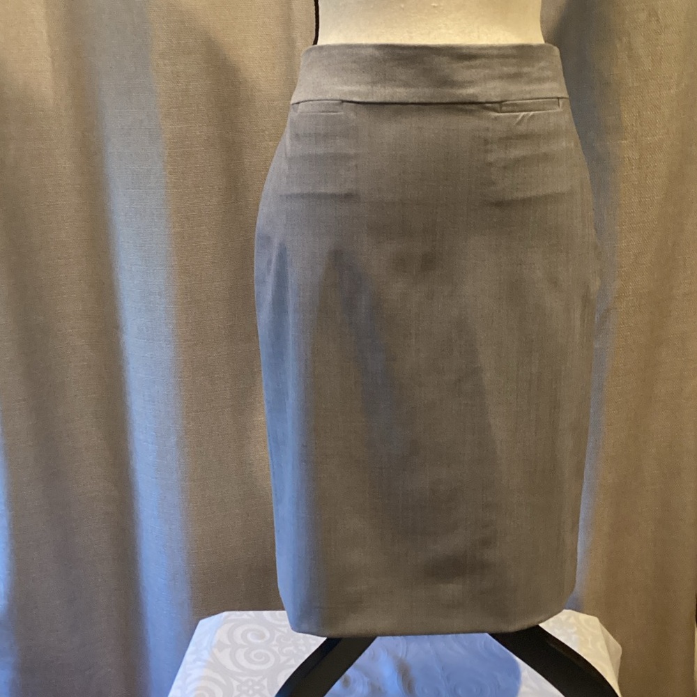 Banana Republic Gray Wool blend Pencil Skirt, size 6.